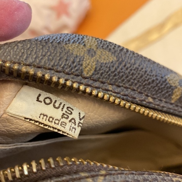 👜 Louis Vuitton Authentic French Trousse Toilette 28 🎉 Host Pick 7/22 🎉 - Picture 6 of 7